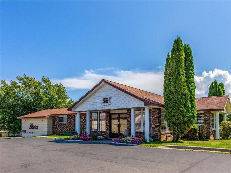 Quality Inn Lakefront Сент Игнас Екстериор снимка