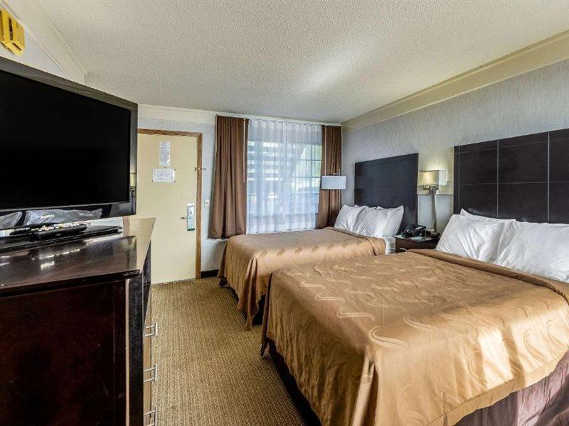 Quality Inn Lakefront Сент Игнас Екстериор снимка