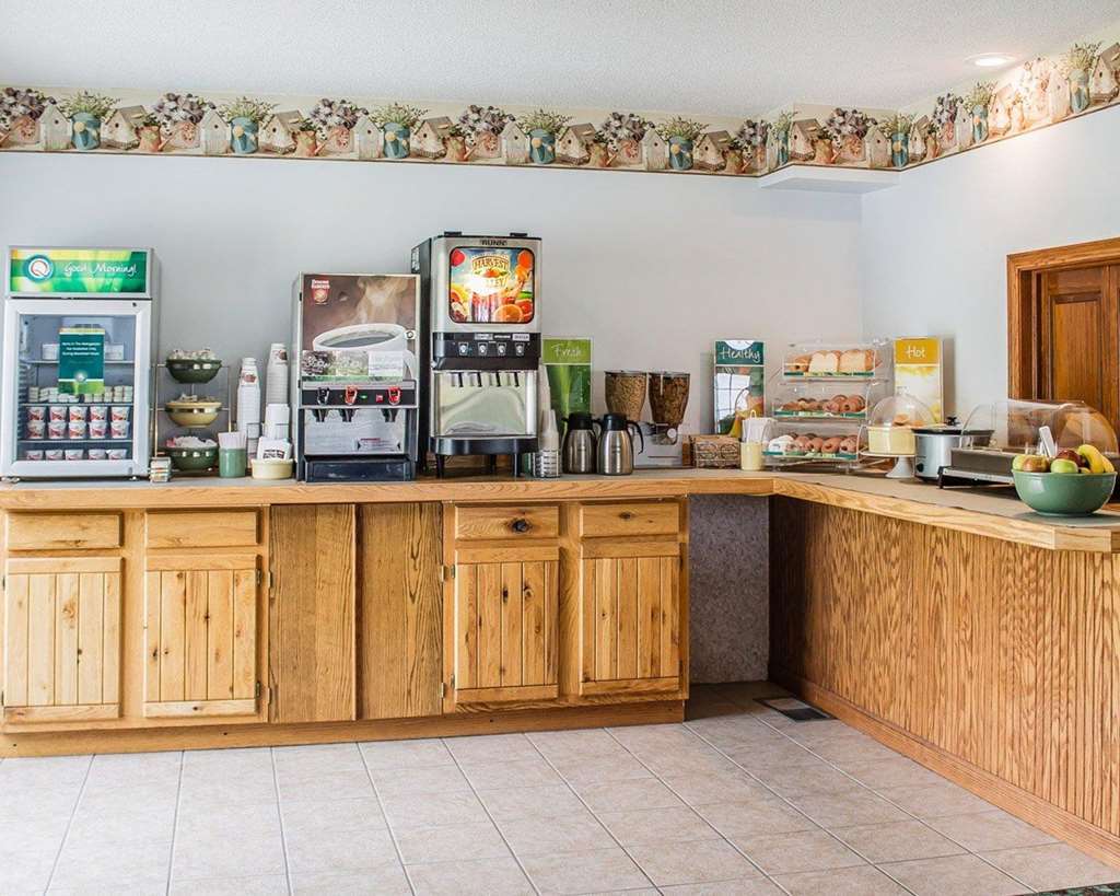Quality Inn Lakefront Сент Игнас Ресторант снимка